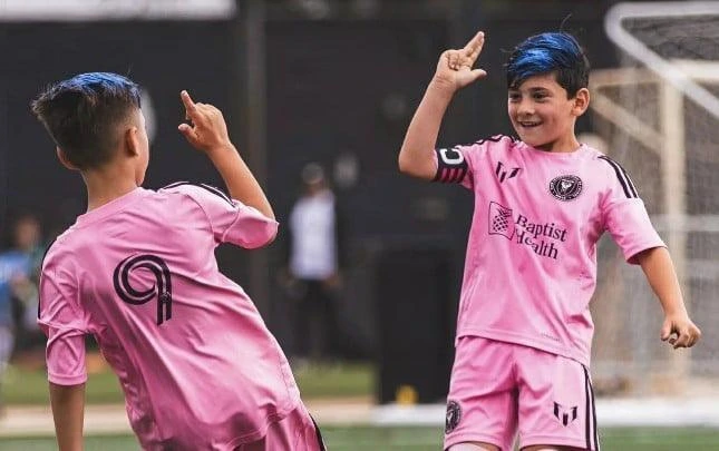 Messi və Suaresin övladlarının qol sevinci gündəm oldu - FOTO