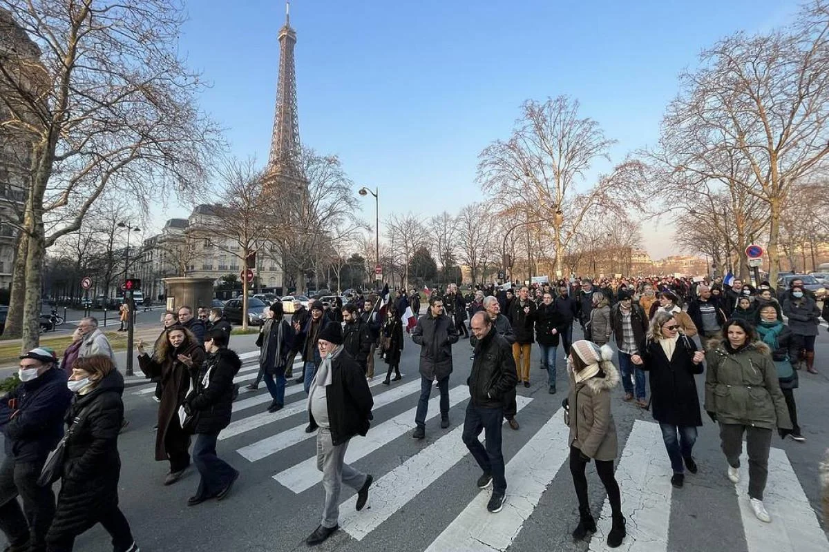 Fransada məcburi peyvəndlərə qarşı keçirilən aksiyalarda 54 min nəfər iştirak edib