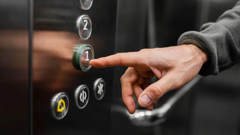 FHN rəsmisi: Liftlərdə rəqəmsal nəzarət qaçılmazdır