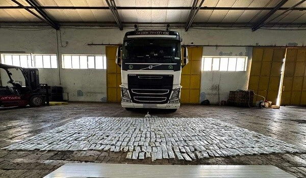 İrandan gələn yük maşınından 39 kq heroin çıxdı - Foto