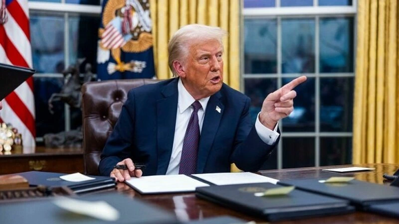 Tramp Putin və Zelenski arasında görüş təklif etdi