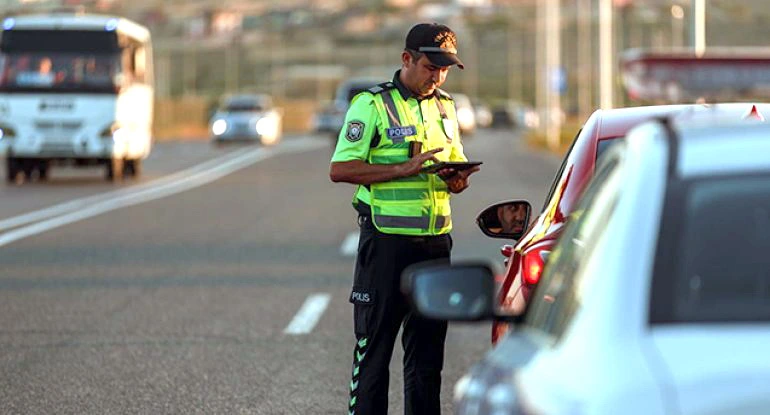 Yol hərəkəti qaydalarının pozulmasına görə cərimələr əhali üçün ağırdır - EKSPERT