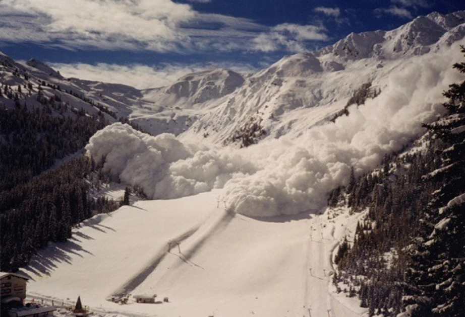 Həftə sonu Alp dağlarında qar uçqunlarında 6 nəfər ölüb