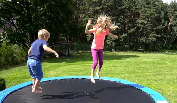 Reklamlarda uşaqlarla bağlı qadağa