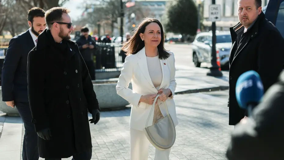 Dünya bu görüşdən danışır: Maçado "Nobel"i Trampa təqdim etdi