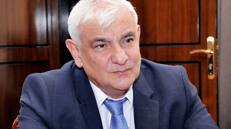 Kamal Abdulla: Dilə kiçik müdaxilələr gələcək təhdidlərə yer aça bilər