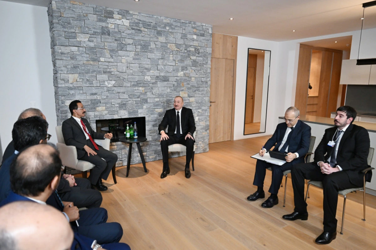 Prezident Davosda “DP World” şirkətlər qrupunun sədri və icraçı direktoru ilə görüşüb