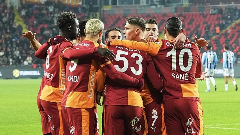 "Qalatasaray" "Trabzonspor"u darmadağın edərək finala yüksəldi