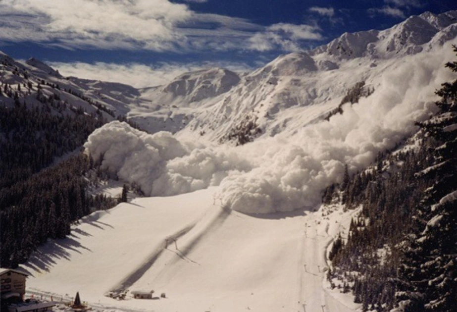 Avstriyada qar uçqunu nəticəsində 5 nəfər ölüb