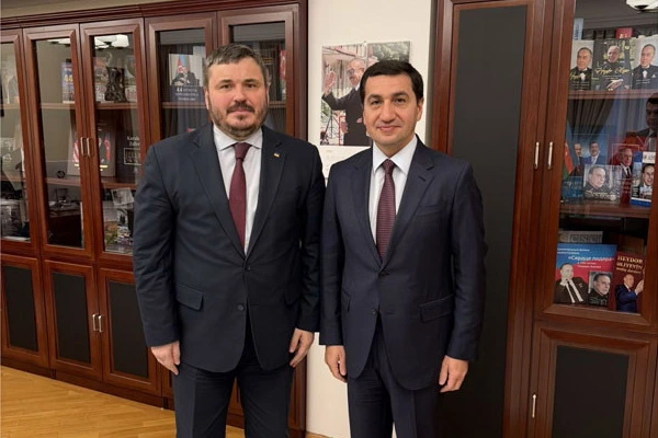 Hikmət Hacıyev Ukrayna səfiri ilə görüşüb