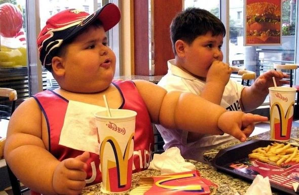 Fast food təkcə kökəltmir: Ürək, şəkər və xərçəng riski – Ekspert izah edir