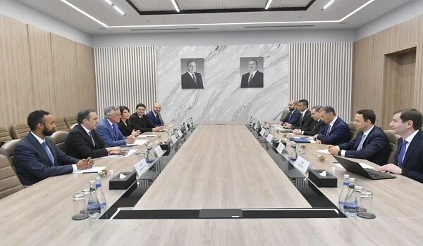 Con Hantsman Mərkəzi Bankın sədri ilə görüşdü