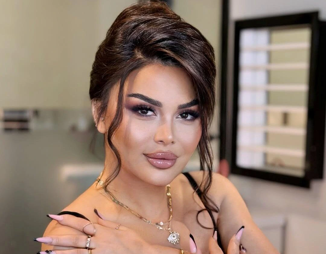 Qumral bahalı qızılları ilə MÜZAKİRƏ YARATDI - FOTO