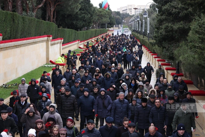 Şəhidlər xiyabanına xalq ziyarəti davam edir - YENİLƏNİB
