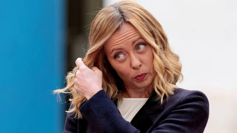 Meloninin davranışları ölkəsində tənqid edildi - Gülünc görünür