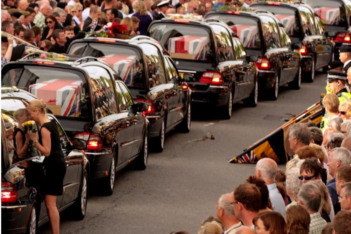 Tramp NATO ilə bağlı açıqlamalarından sonra Britaniya hərbçilərini tərifləyib