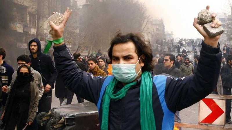 Luristanda 100-dən çox etirazçı saxlanıldı