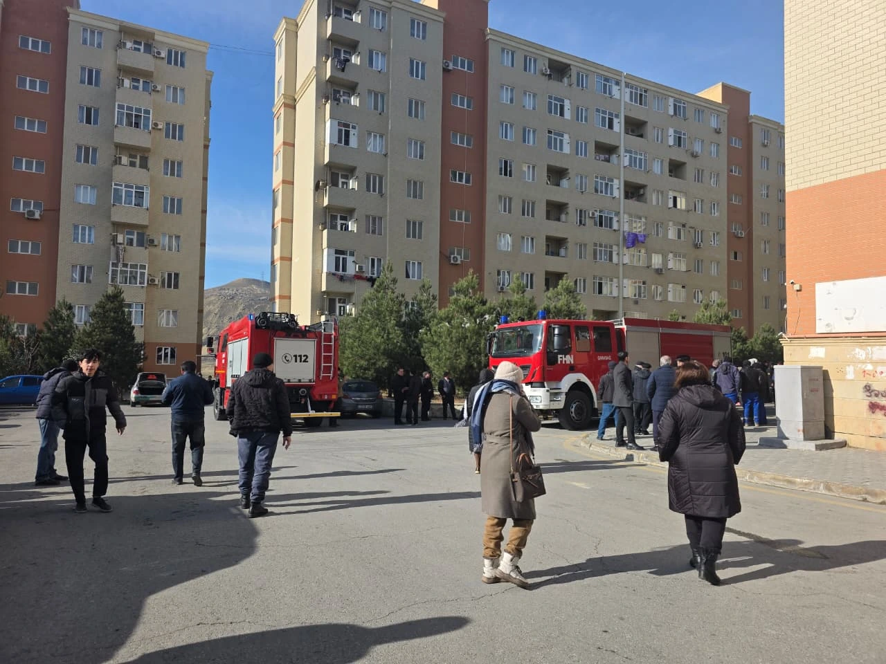 Qobu park 1 yaşayış kompleksi bina 5-də yanğın söndürülüb - YENİLƏNİB