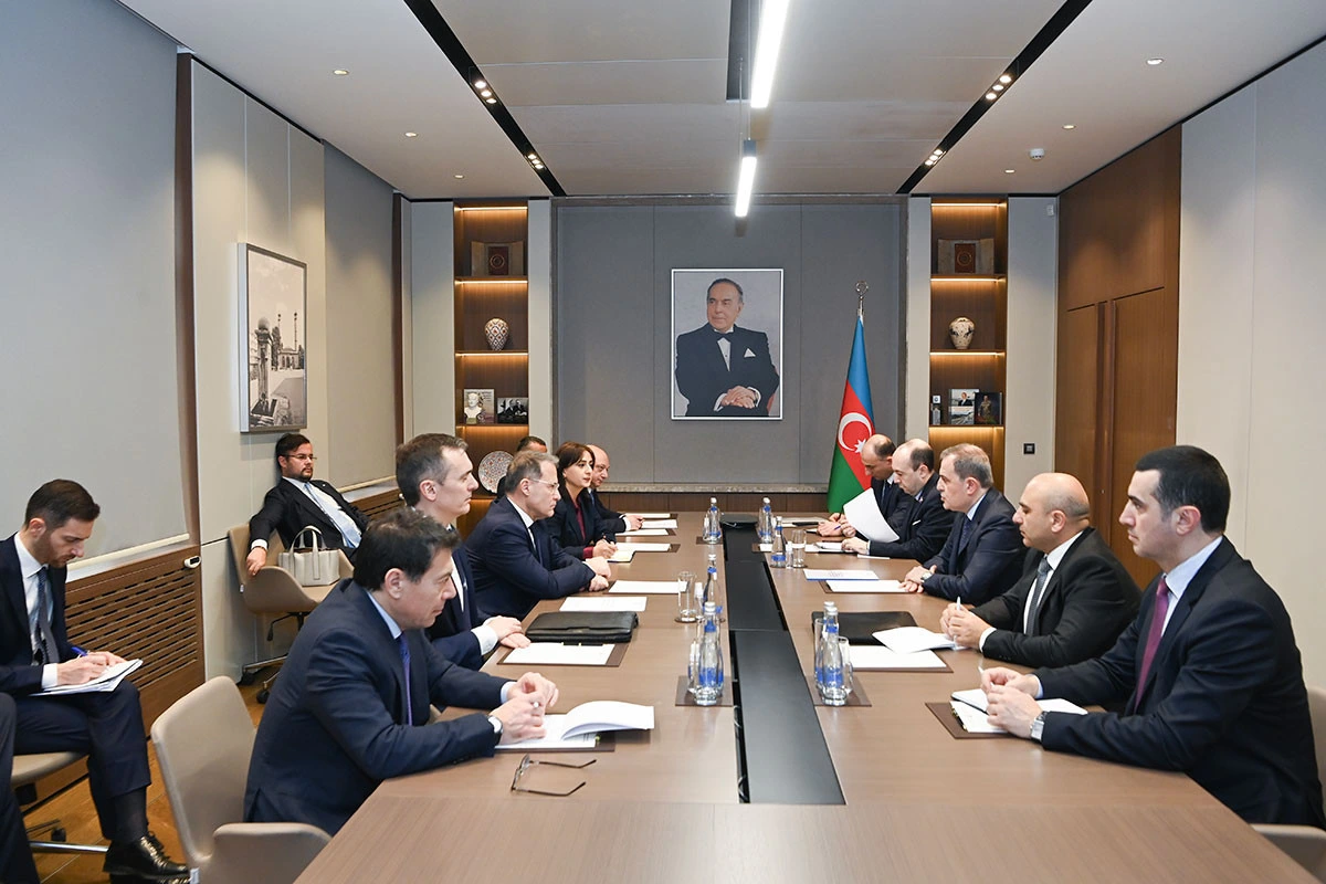 Ceyhun Bayramov İtaliyalı diplomatla siyasi məsləhətləşmələr aparıb