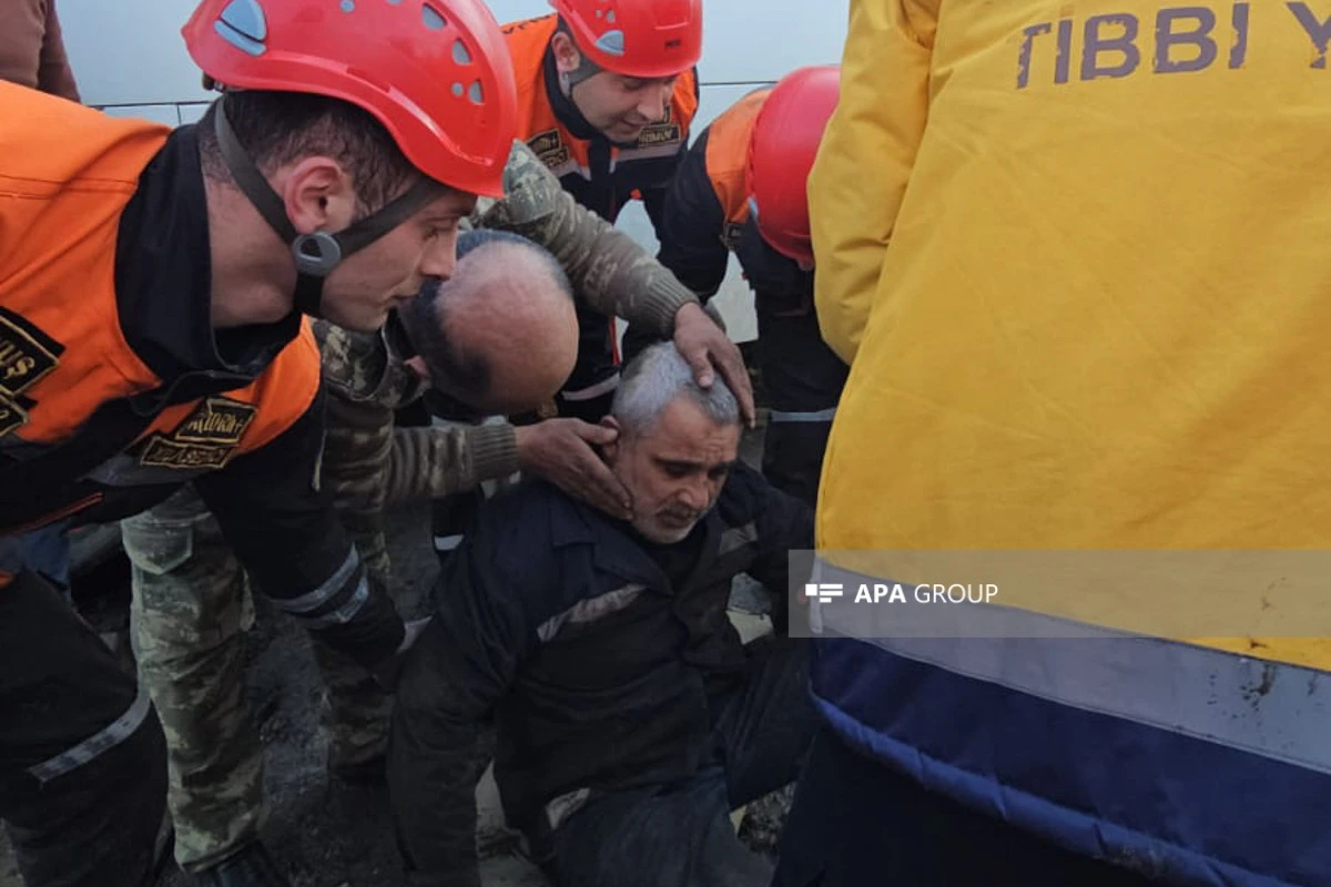 Lənkəranda təmir zamanı avtobusun altında qalan kişi xilas edilib - FOTO