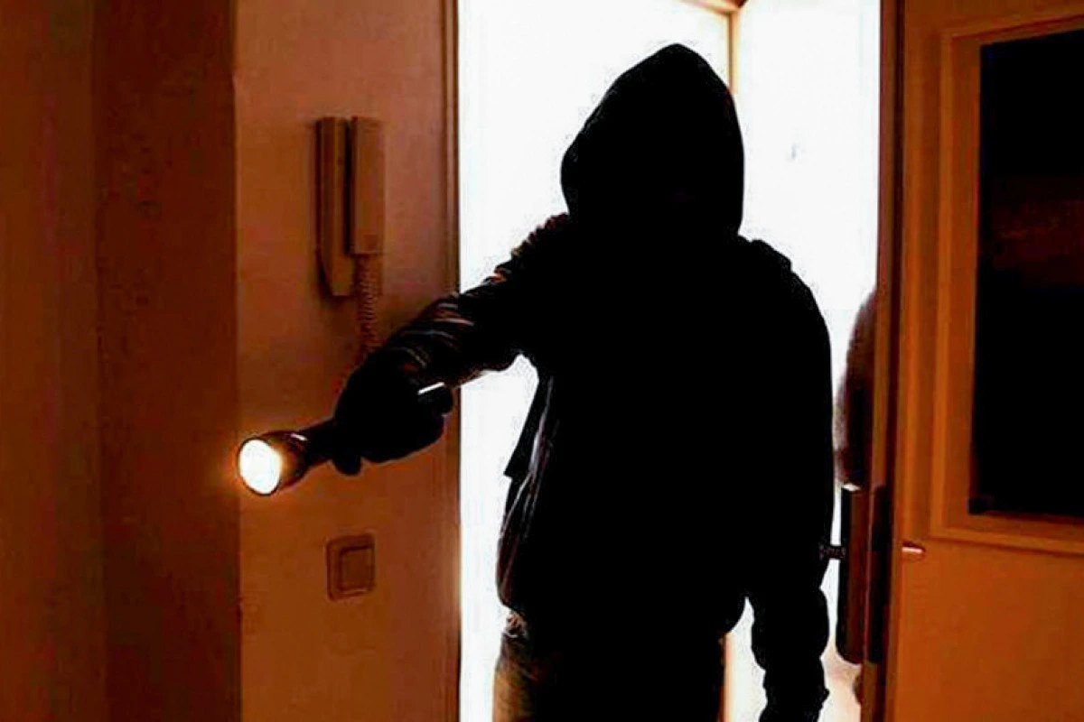 Qohumunun evindən 51 min manat oğurlayan şəxs saxlanılıb