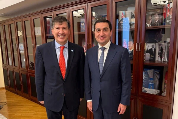 Hikmət Hacıyev BMT-nin müvəqqəti rezident əlaqələndiricisi ilə görüşüb