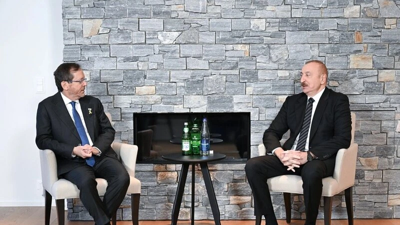 Prezident İlham Əliyev Davosda israilli həmkarı ilə görüşdü