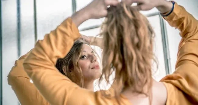 Saçlarını bu cür yığan qadınlar risk altındadır - Həkimdən xəbərdarlıq