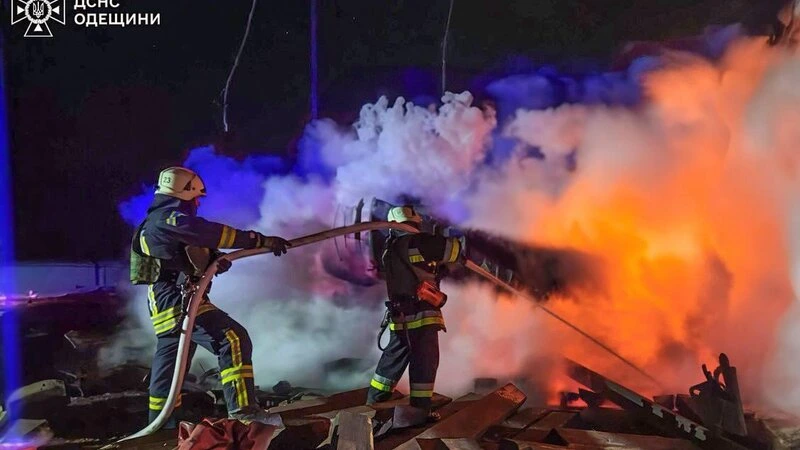 Rusiya gecə saatlarında Odessanı vurdu: Enerji infrastrukturu sıradan çıxdı