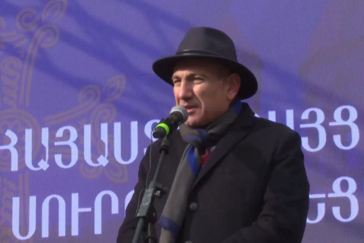 Paşinyan: Bəzi qüvvələr kilsəni dövlətə qarşı yönəltməyə çalışır