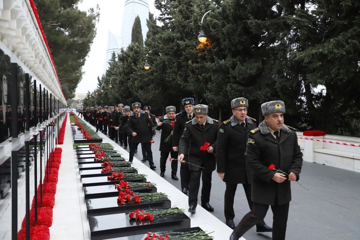 SHXÇDX rəhbərliyi Şəhidlər xiyabanını ziyarət edib