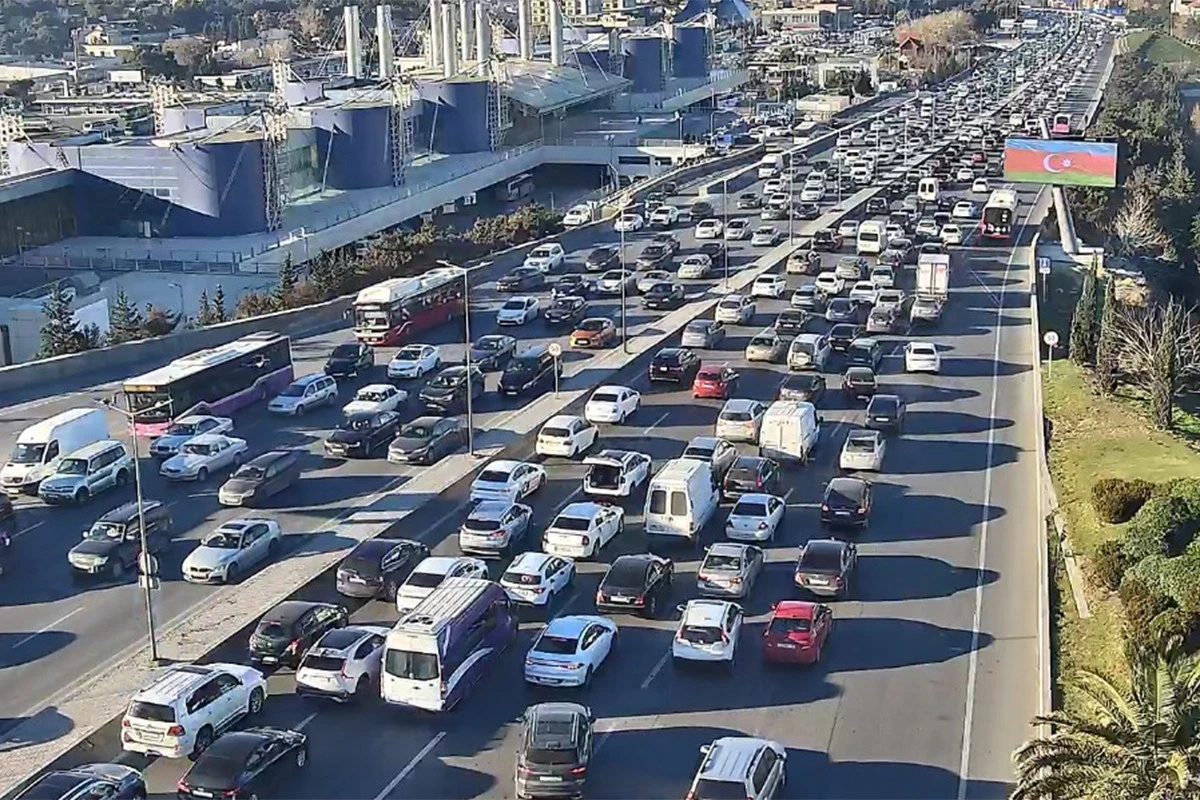 Bakıda sıxlıq müşahidə olunan yollar açıqlanıb
