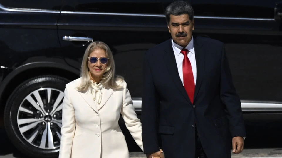 Maduro və həyat yoldaşını yataq otağından sürükləyərək çıxarıblar