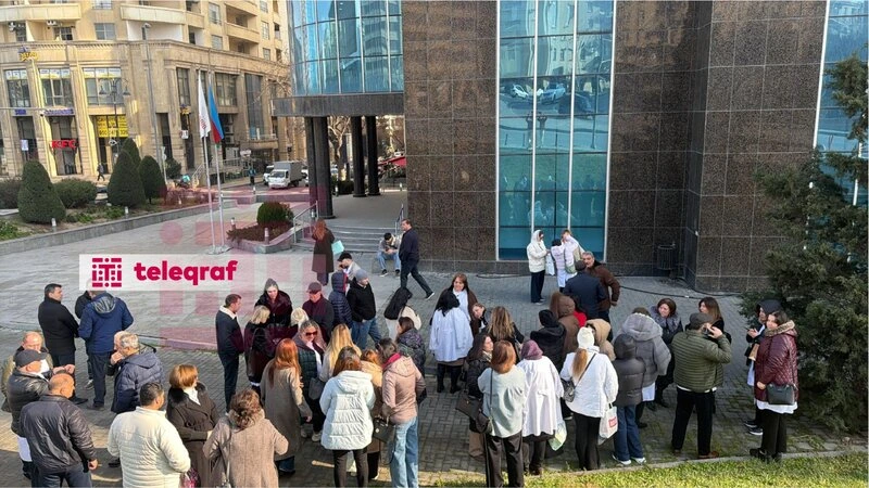 Stomatoloqlar TƏBİB-in qarşısında aksiya keçirir - FOTO