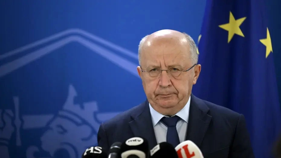 AB Müdafiə Komissarı: 100 min nəfərlik ordu yaratmalıyıq