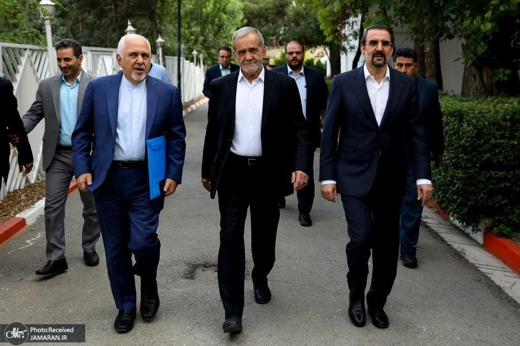 Pezeşkian mühafizəkar xəttə məcbur edilir - ŞƏRH