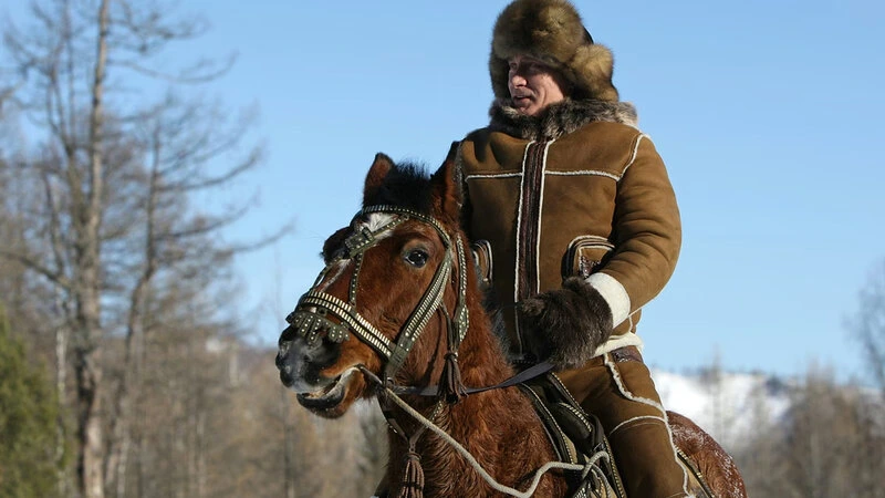 Putin kimi foto çəkdirmək istəyən polis istintaqa cəlb edildi