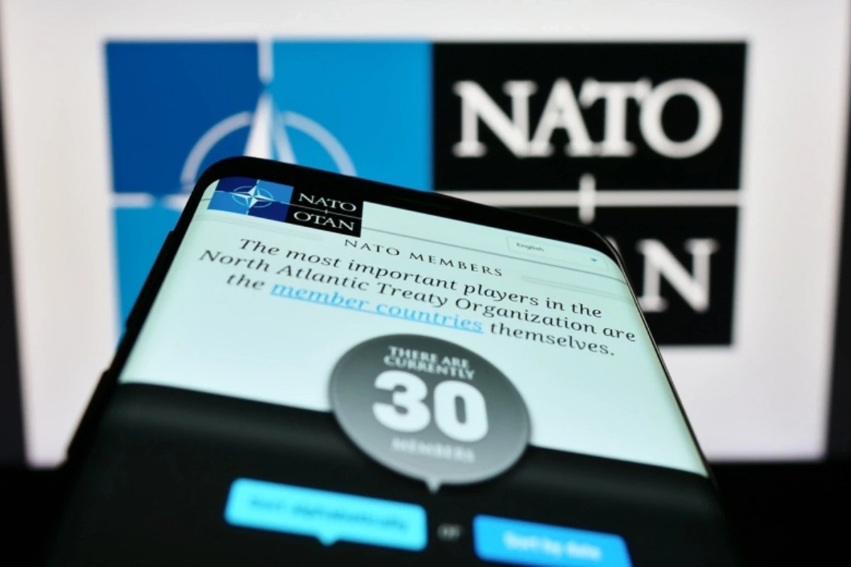 NATO Serbiyaya zərbələri haqlı çıxaran 1999-cu il tarixli brifinq stenoqramını saytdan silib