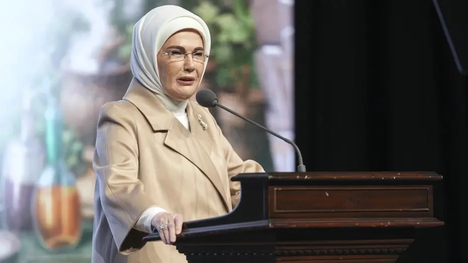 “Elm və sənət eyni qəlbin iki yarısıdır” - Əminə Ərdoğan