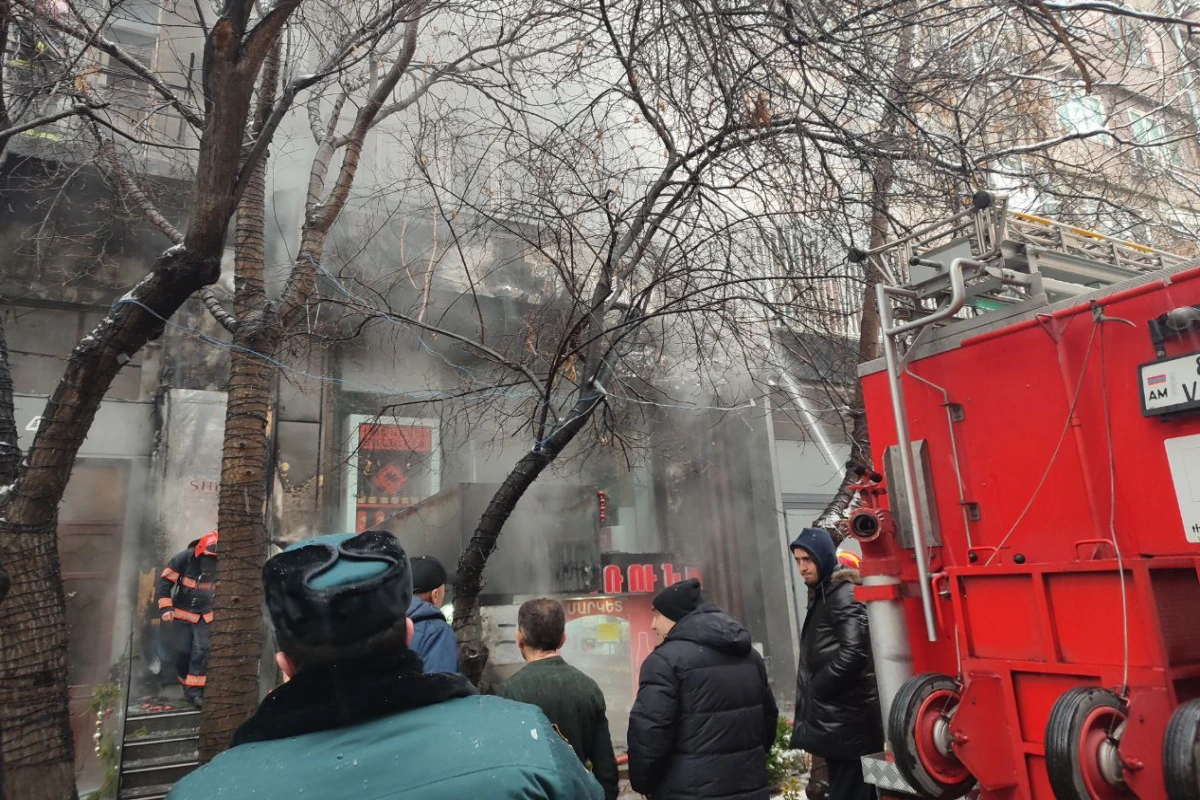 İrəvanın mərkəzində yanğın baş verib