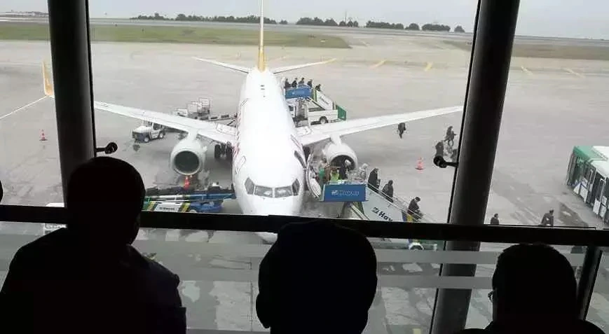 Qan donduran hadisə! Ölü həyat yoldaşını sərnişin kimi təyyarəyə mindirmək istədi