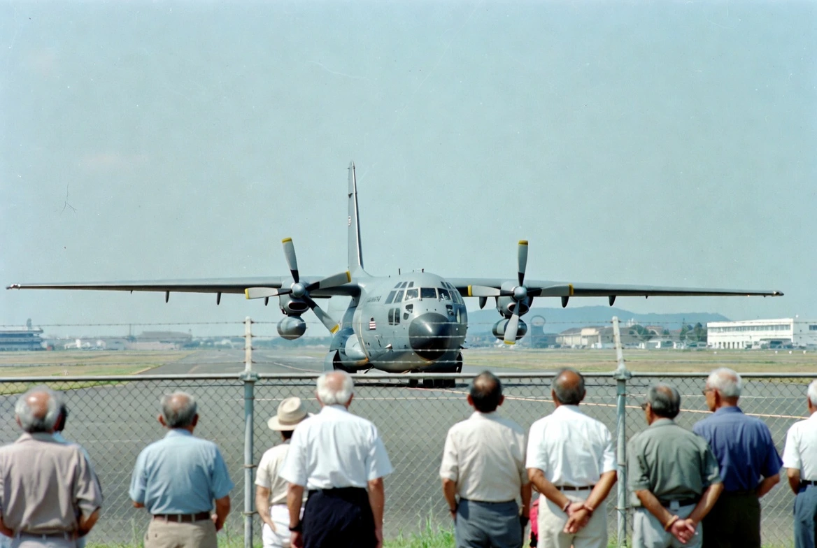 Yaponlar ABŞ təyyarələrinin səsinə görə təzminat alacaq - 16 milyon