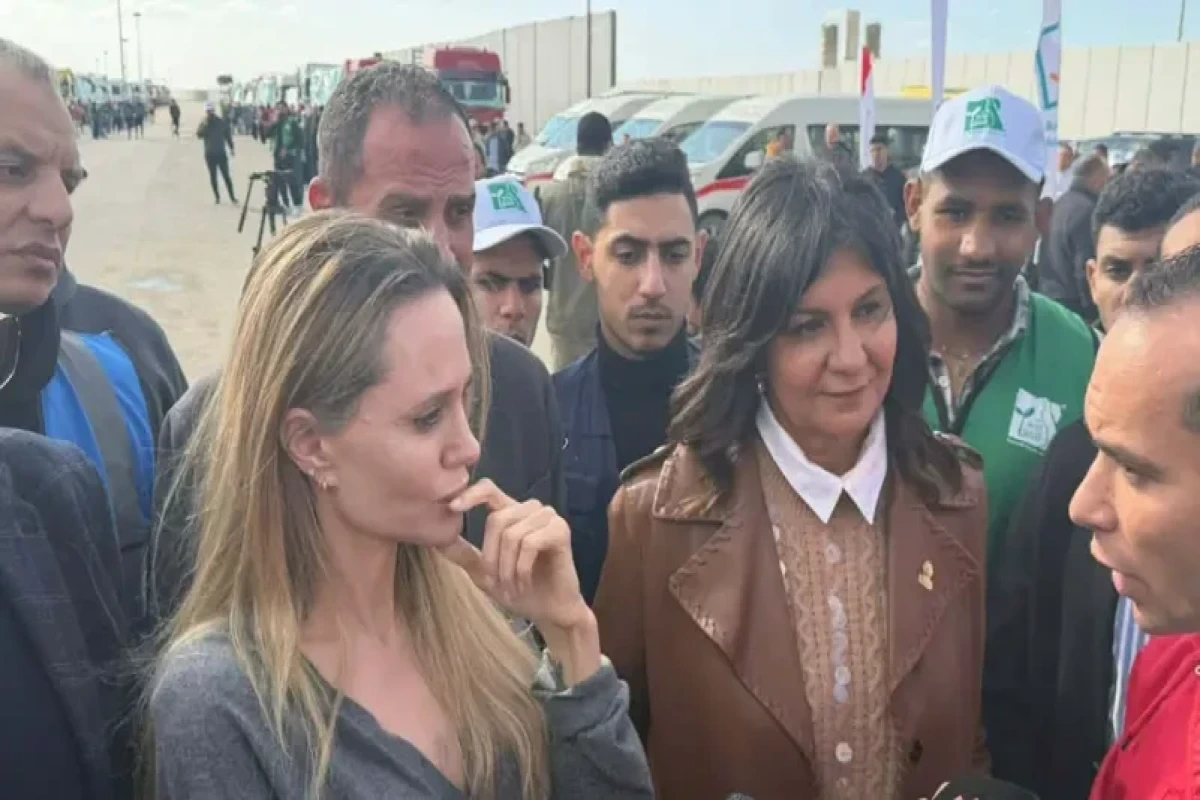 Ancelina Coli Rəfah keçid məntəqəsini ziyarət edib