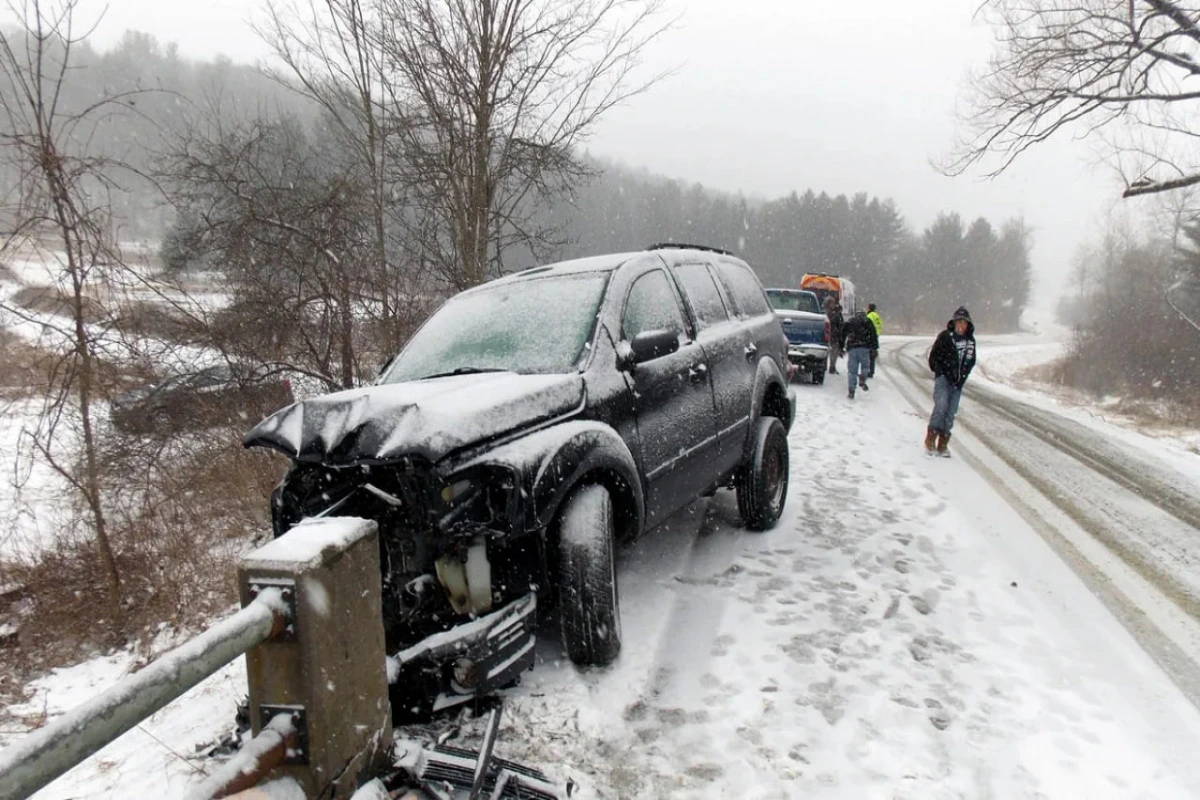 Qarlı hava ilə bağlı avtomobillərə dəyən ziyan 1 mln. manatı ötüb