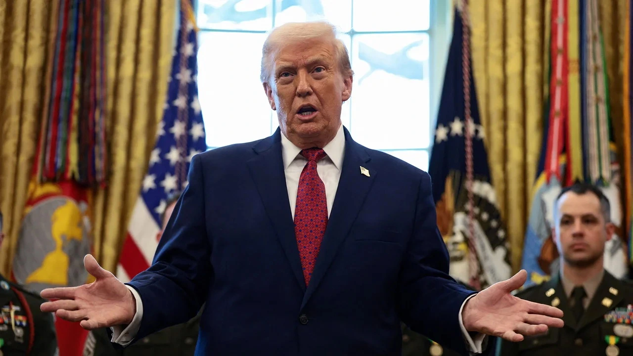 Tramp: ABŞ Rusiya bayraqlı neft tankerini saxladı, rus gəmiləri geri çəkildi