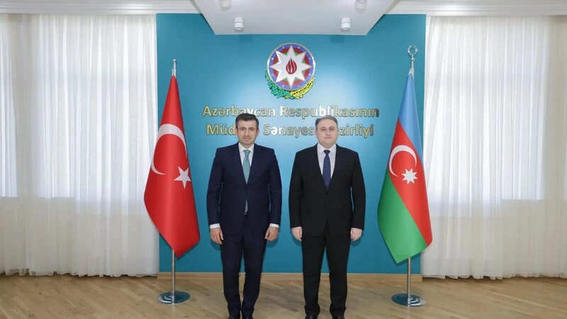 Müdafiə sənayesi naziri Səlcuq Bayraktarla görüşüb