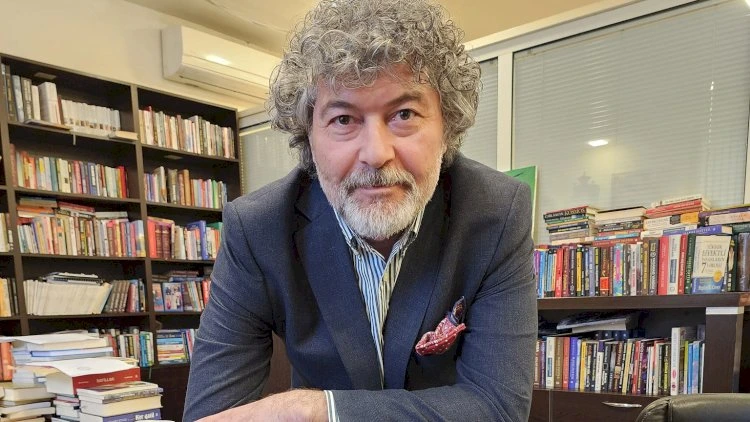 Problem nəşriyyatlarda deyil, Azərbaycan kitab bazarı çöküb - Şahbaz Xuduoğlu