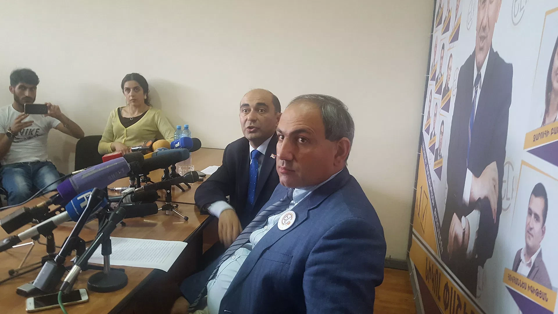 Paşinyan keçmiş müttəfiqlərini məhkəməyə verdi