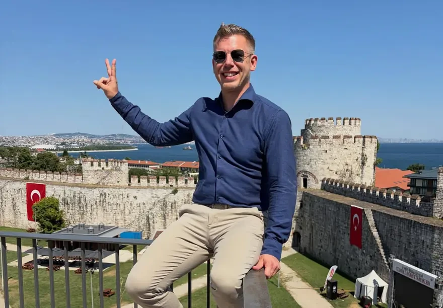 Baş nazir İstanbulda turist oldu: Tarixi məkanları ziyarət edib