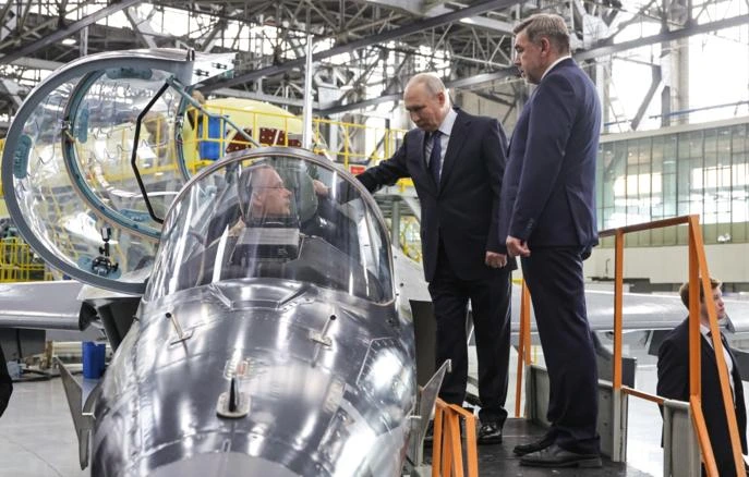 Putinə ilk dəfə modernləşdirilmiş Yak-130M nümayiş etdirildi
